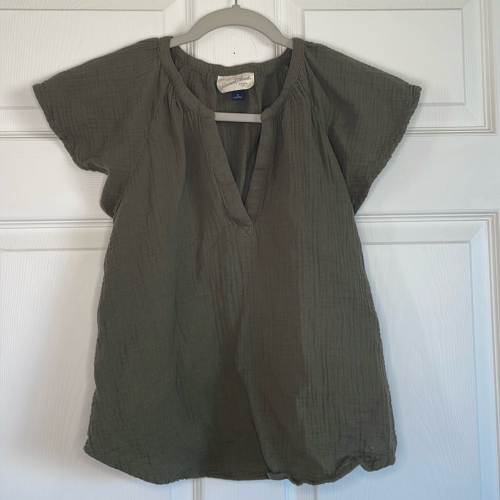 Universal Threads Olive Green Top Women’s Size S